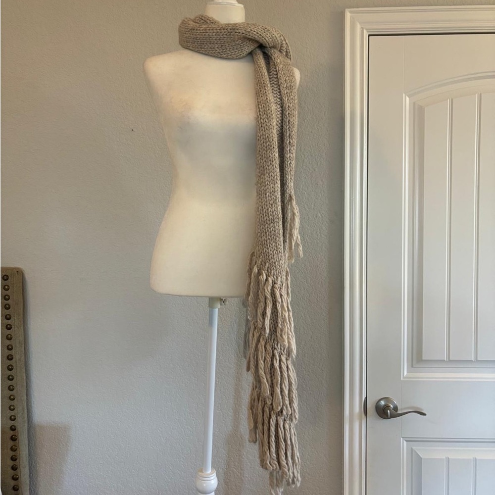 UGG scarf. New without tags
